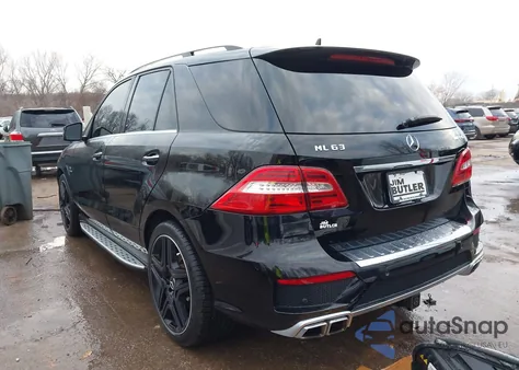 2015 Mercedes-Benz Ml 63 Amg 4Matic z USA, uszkodzony, nr VIN 4JGDA7EB2FA538652